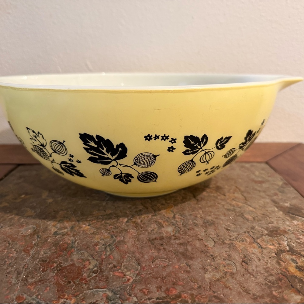 Pyrex 444 Yellow Gooseberry 4 Quart Vintage Cinderella Mixing Bowl Large Handles